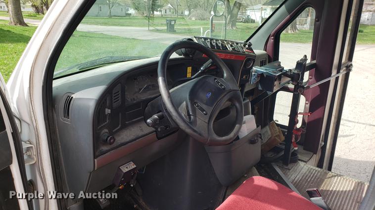 image for item EN9869 1995 Ford Econoline E350 bus