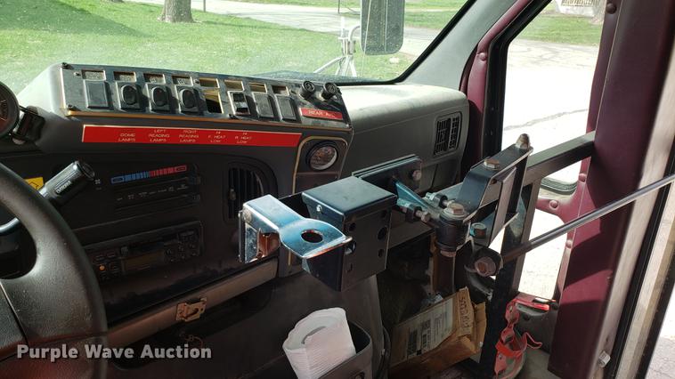 image for item EN9869 1995 Ford Econoline E350 bus