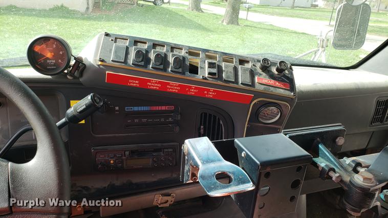 image for item EN9869 1995 Ford Econoline E350 bus