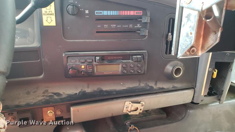 image for item EN9869 1995 Ford Econoline E350 bus