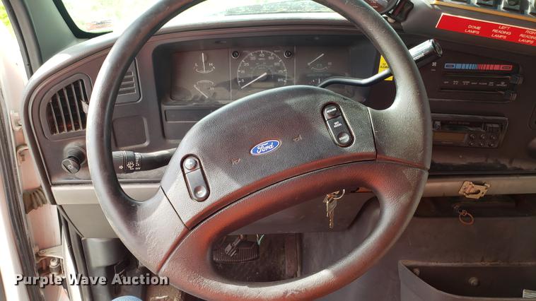 image for item EN9869 1995 Ford Econoline E350 bus