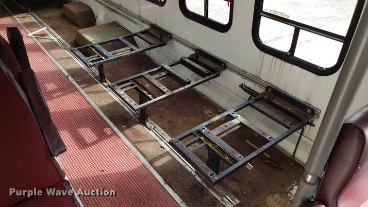 image for item EN9869 1995 Ford Econoline E350 bus