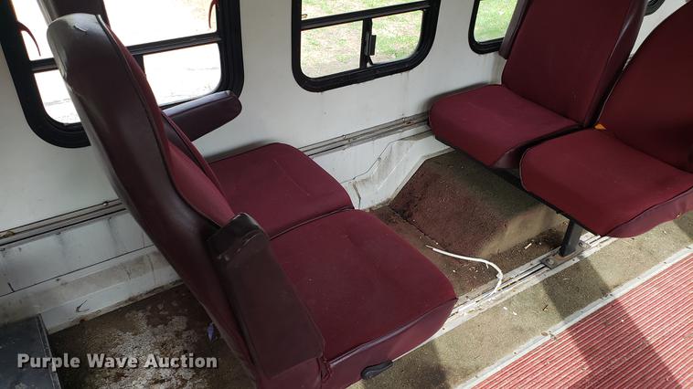 image for item EN9869 1995 Ford Econoline E350 bus