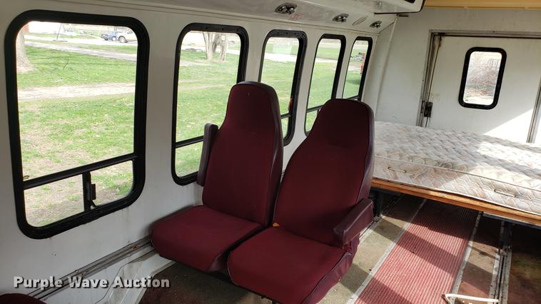 image for item EN9869 1995 Ford Econoline E350 bus