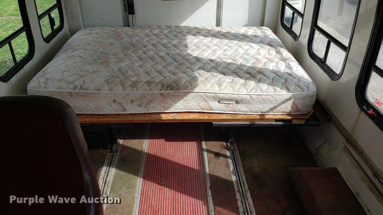 image for item EN9869 1995 Ford Econoline E350 bus