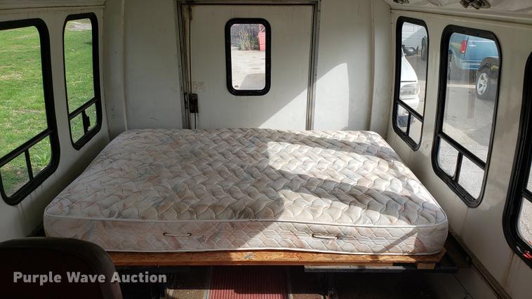 image for item EN9869 1995 Ford Econoline E350 bus