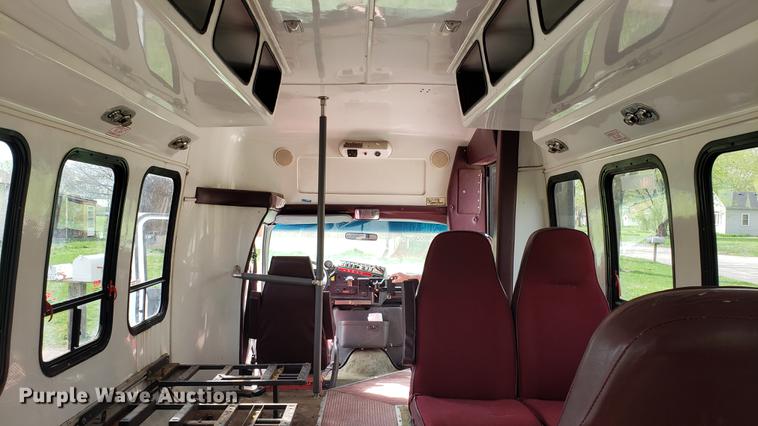 image for item EN9869 1995 Ford Econoline E350 bus