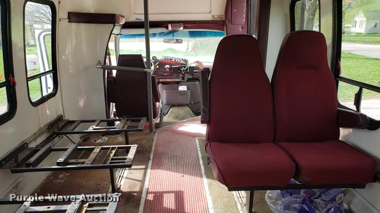 image for item EN9869 1995 Ford Econoline E350 bus