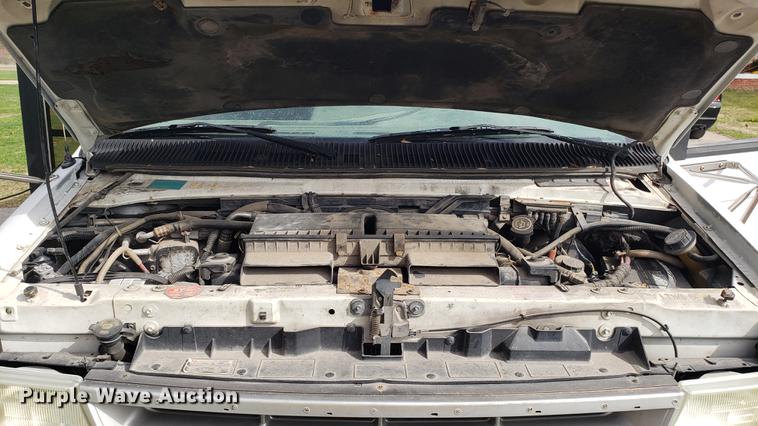 image for item EN9869 1995 Ford Econoline E350 bus