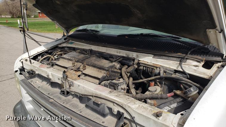 image for item EN9869 1995 Ford Econoline E350 bus