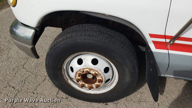 image for item EN9869 1995 Ford Econoline E350 bus