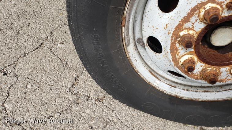 image for item EN9869 1995 Ford Econoline E350 bus