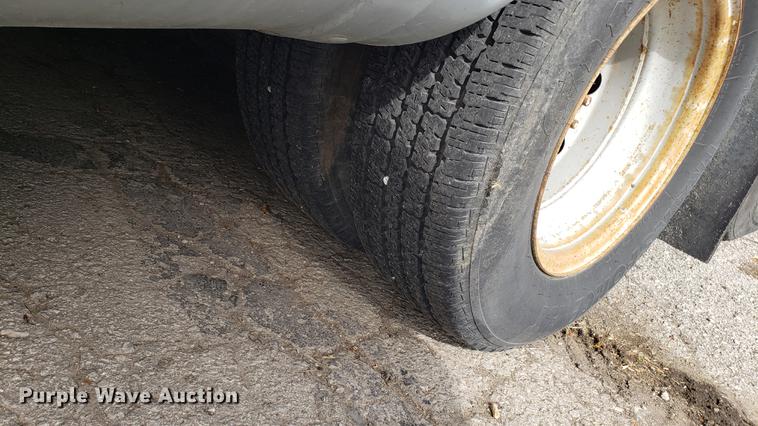 image for item EN9869 1995 Ford Econoline E350 bus