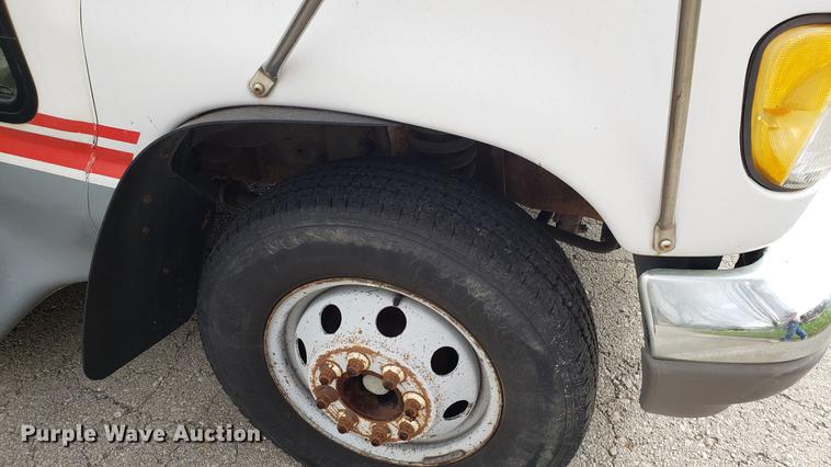 image for item EN9869 1995 Ford Econoline E350 bus