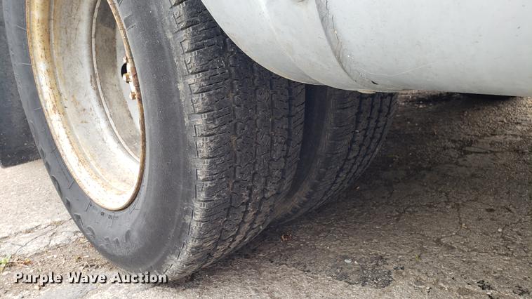 image for item EN9869 1995 Ford Econoline E350 bus