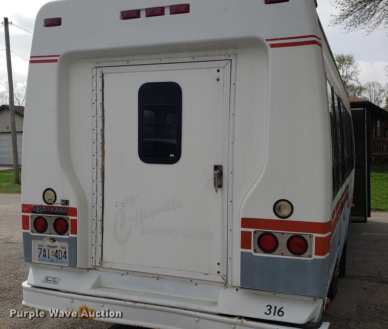 image for item EN9869 1995 Ford Econoline E350 bus