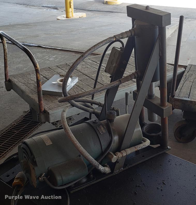 image for item EN9872 John S Barnes Corp hydraulic hose press