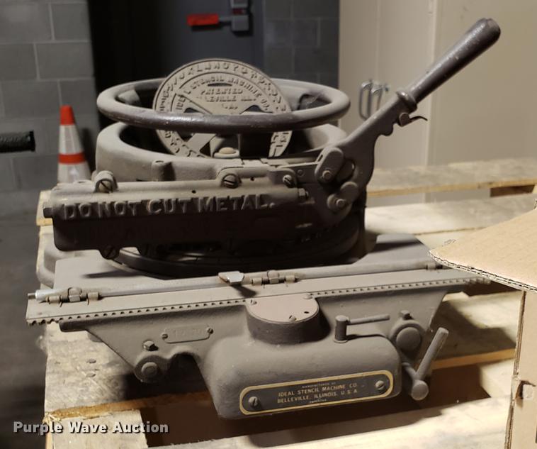 image for item EN9874 (2) stamp presses