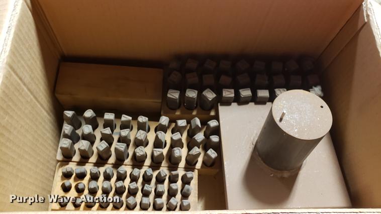 image for item EN9874 (2) stamp presses