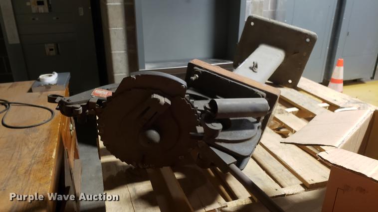 image for item EN9874 (2) stamp presses