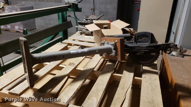 image for item EN9874 (2) stamp presses