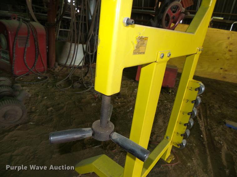 image for item EQ9065 Central Machinery English wheel kit