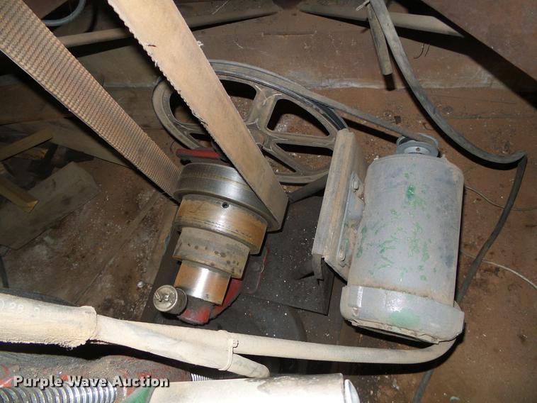 image for item EQ9075 Chicago Heights-Canedy Otto Mfg. drill press