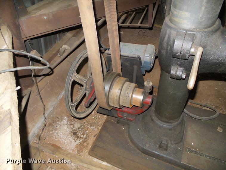 image for item EQ9075 Chicago Heights-Canedy Otto Mfg. drill press
