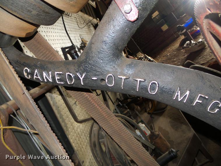 image for item EQ9075 Chicago Heights-Canedy Otto Mfg. drill press