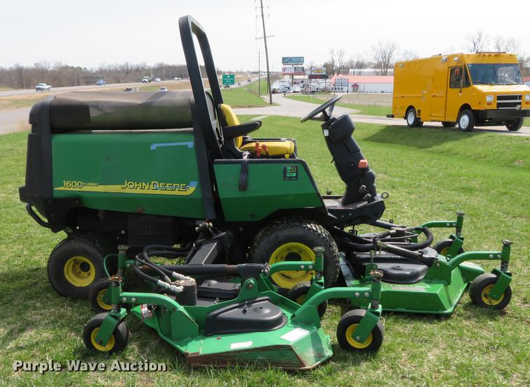 image for item EV9601 John Deere 1600 Turbo lawn mower