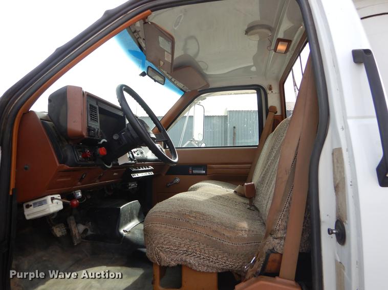 image for item EZ9974 1994 GMC TopKick C6500 bucket truck