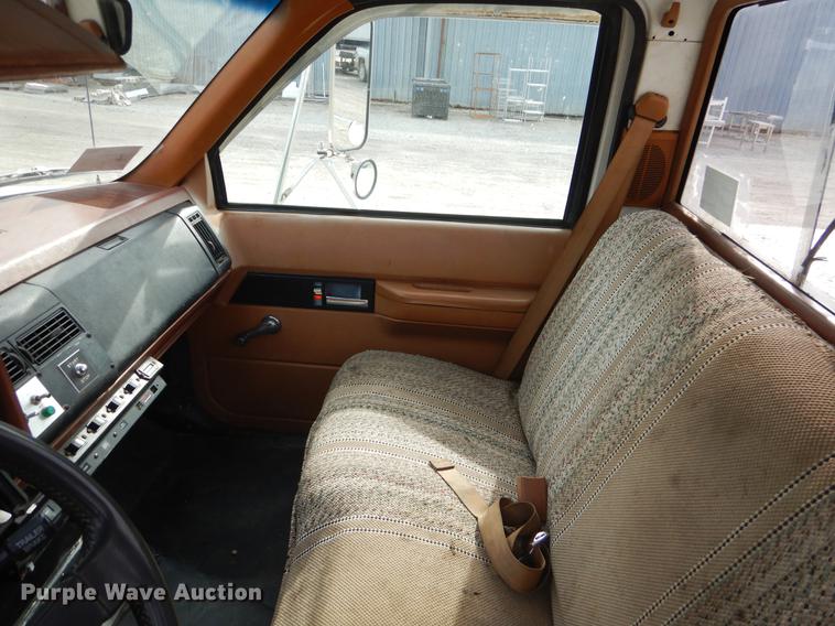 image for item EZ9974 1994 GMC TopKick C6500 bucket truck