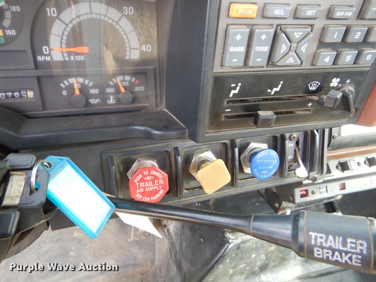 image for item EZ9974 1994 GMC TopKick C6500 bucket truck