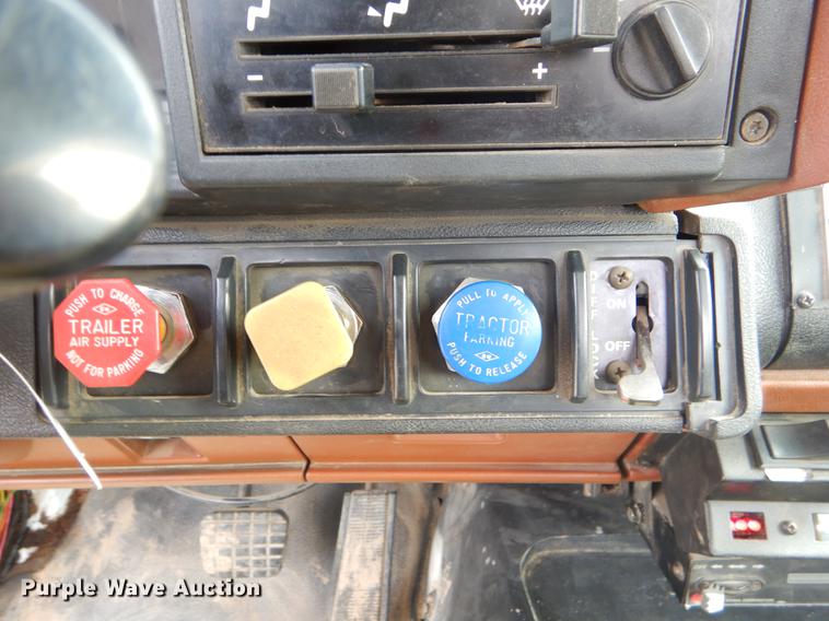 image for item EZ9974 1994 GMC TopKick C6500 bucket truck