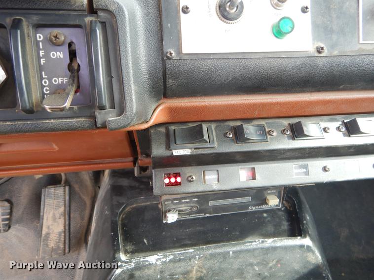 image for item EZ9974 1994 GMC TopKick C6500 bucket truck