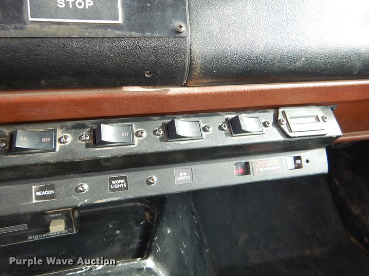 image for item EZ9974 1994 GMC TopKick C6500 bucket truck