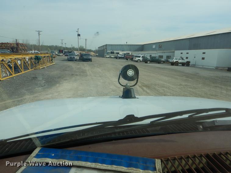 image for item EZ9974 1994 GMC TopKick C6500 bucket truck