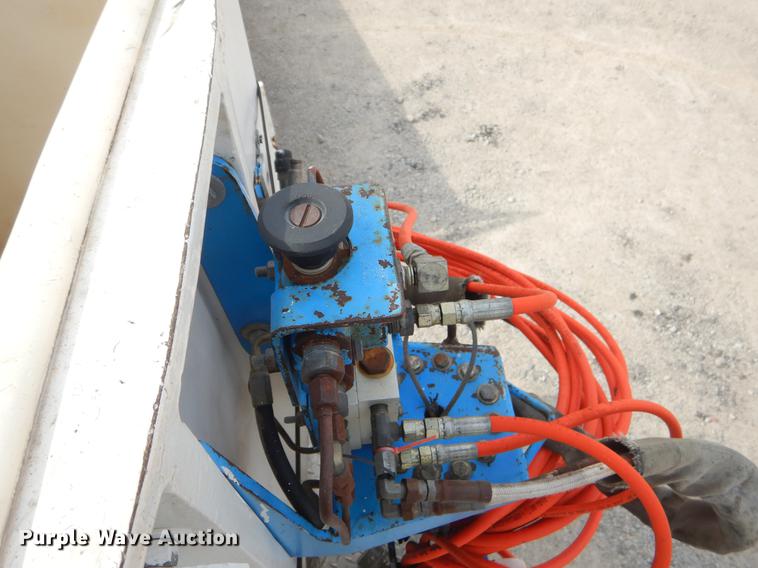 image for item EZ9974 1994 GMC TopKick C6500 bucket truck