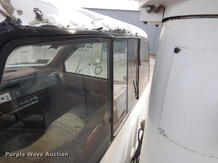 image for item EZ9974 1994 GMC TopKick C6500 bucket truck