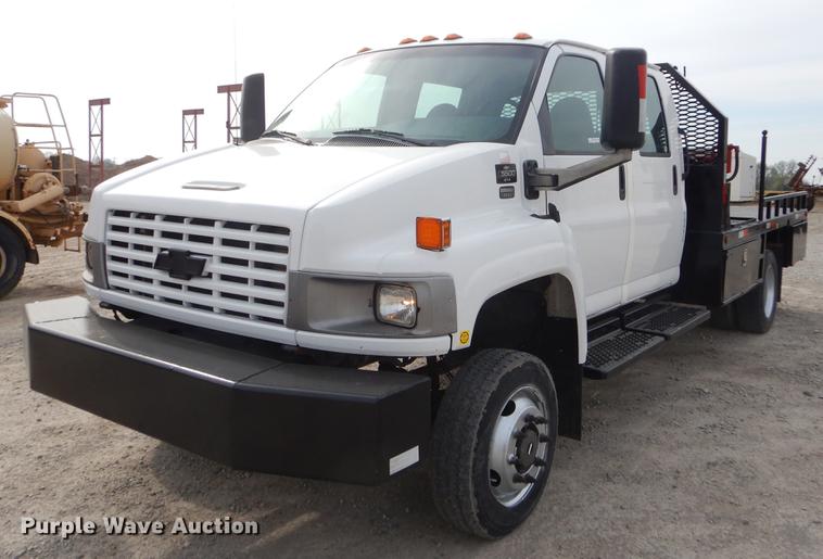 image for item EZ9978 2006 Chevrolet C5500 Crew Cab flatbed truck