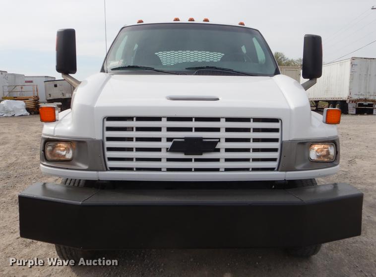 image for item EZ9978 2006 Chevrolet C5500 Crew Cab flatbed truck