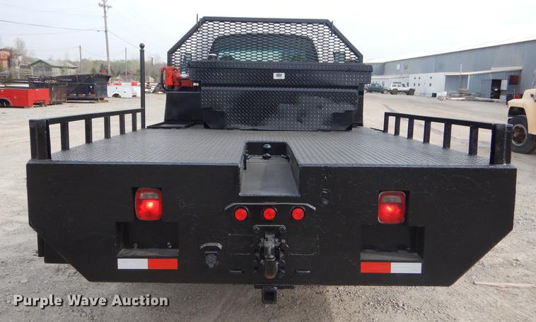 image for item EZ9978 2006 Chevrolet C5500 Crew Cab flatbed truck