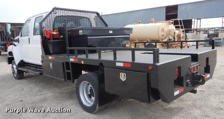 image for item EZ9978 2006 Chevrolet C5500 Crew Cab flatbed truck