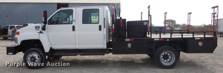 image for item EZ9978 2006 Chevrolet C5500 Crew Cab flatbed truck