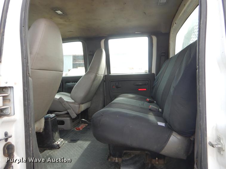 image for item EZ9978 2006 Chevrolet C5500 Crew Cab flatbed truck