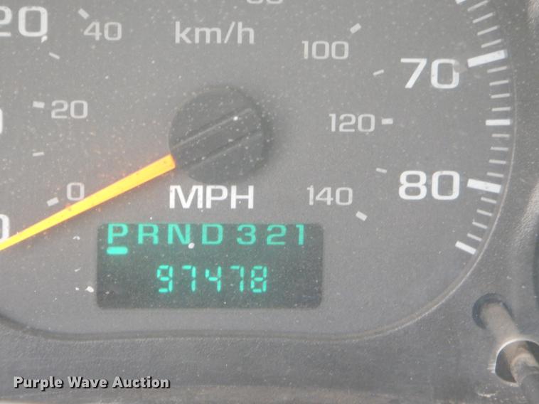 image for item EZ9978 2006 Chevrolet C5500 Crew Cab flatbed truck