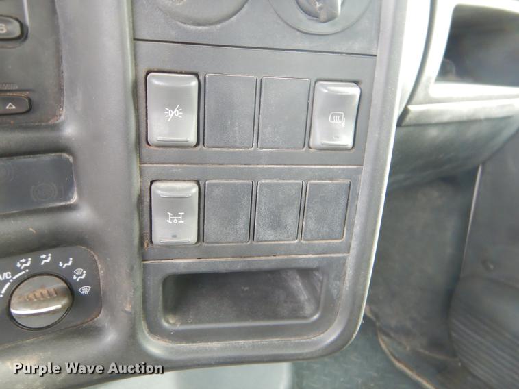 image for item EZ9978 2006 Chevrolet C5500 Crew Cab flatbed truck