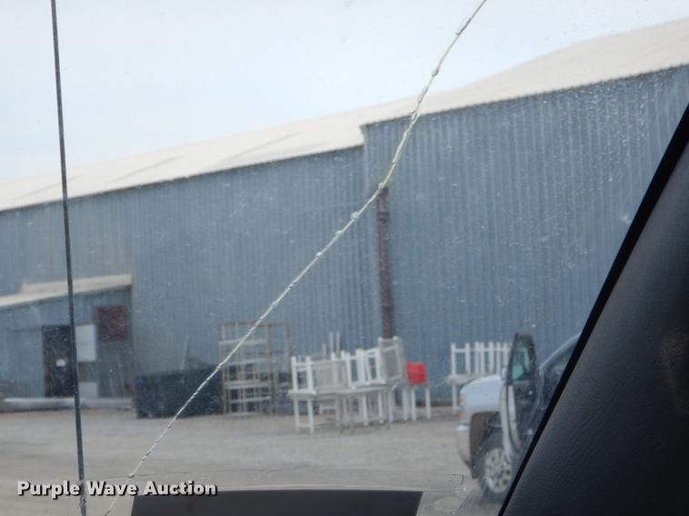 image for item EZ9978 2006 Chevrolet C5500 Crew Cab flatbed truck