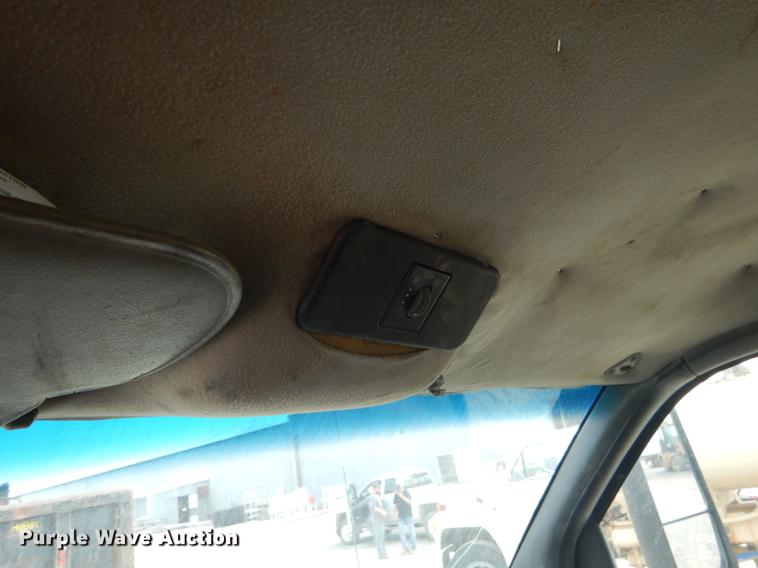 image for item EZ9978 2006 Chevrolet C5500 Crew Cab flatbed truck