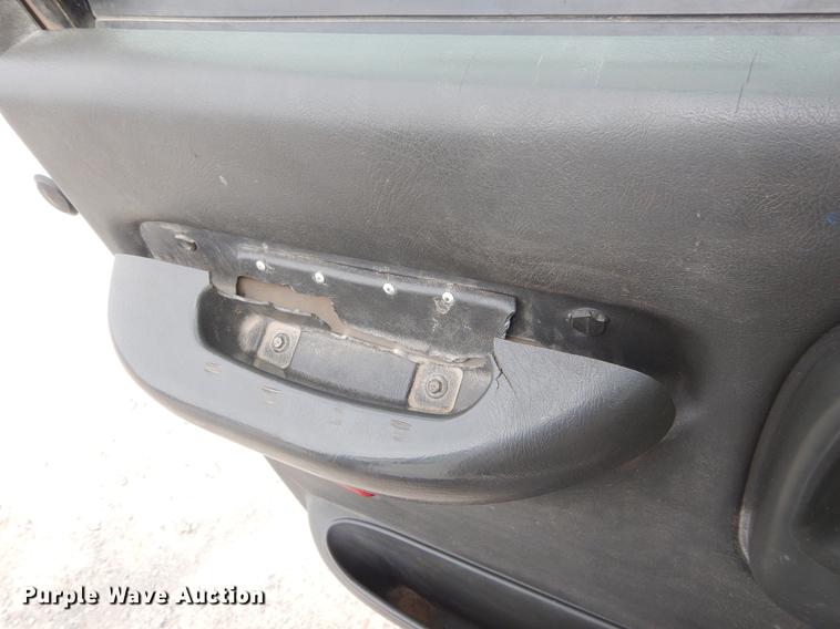 image for item EZ9978 2006 Chevrolet C5500 Crew Cab flatbed truck